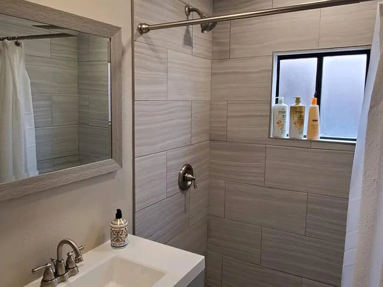 585 Vance St — Photo 2