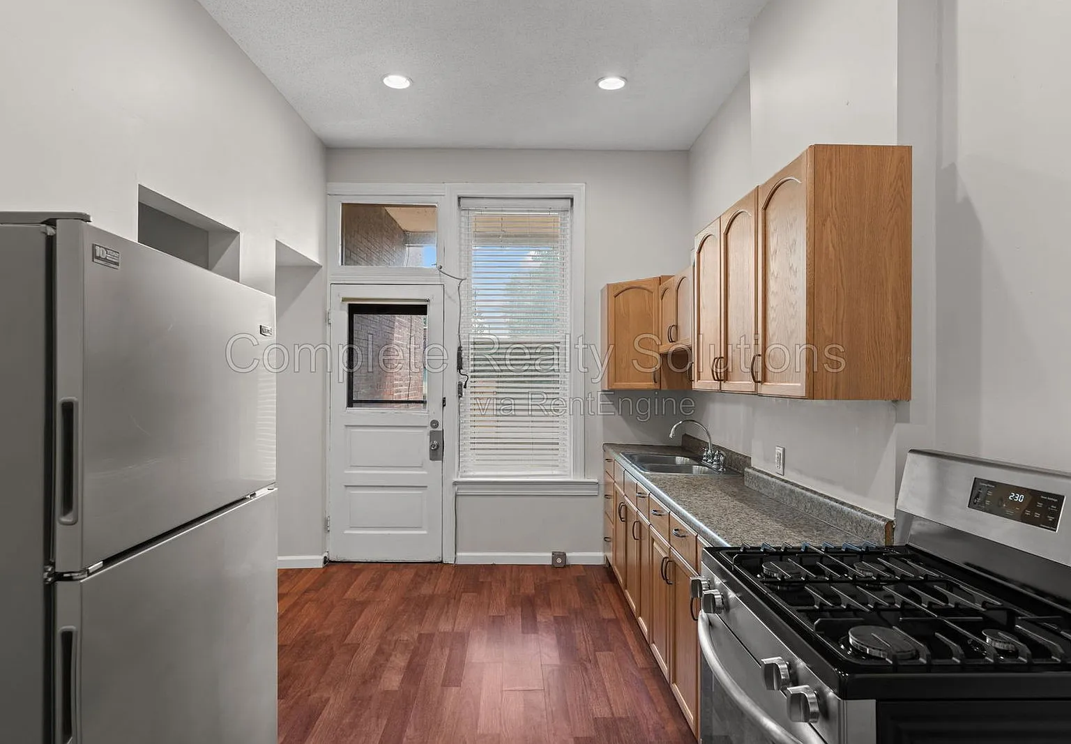 2 bed, 1.0 bath, 875 sqft, $998 — Photo 4