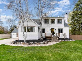 905 N Powell Rd, Essexville, MI