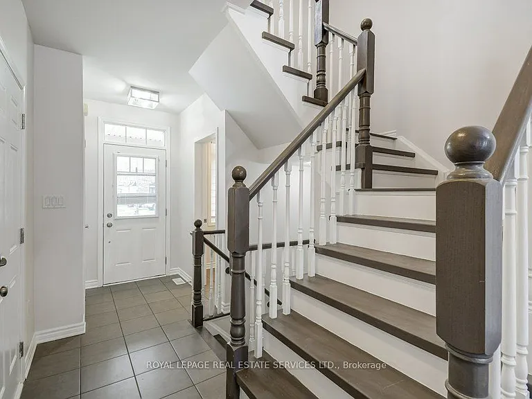 329 Gooding Cres — Photo 5
