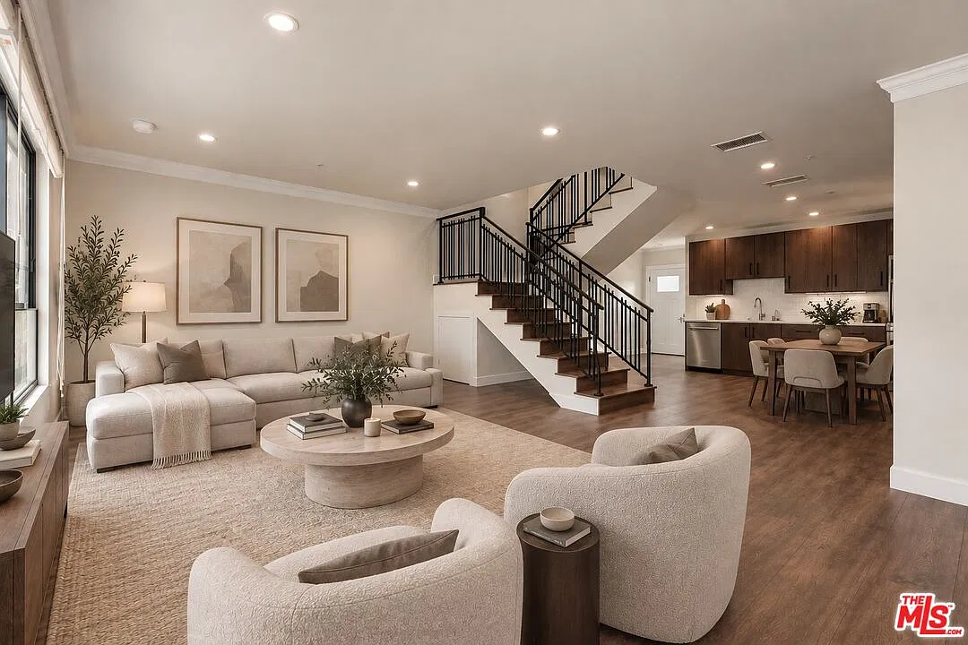 3 bed, 3.5 bath, 2200 sqft, $6,000 — Photo 1