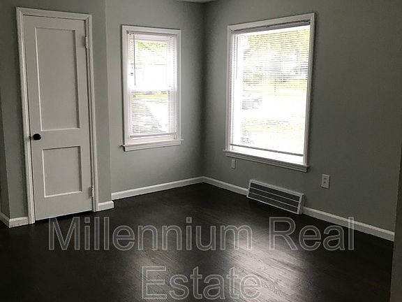 5th image of 136 W Hopkins Ave