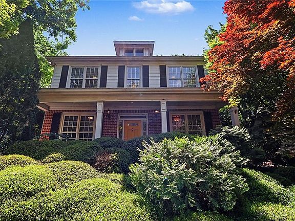 4th image of 303 Sycamore Dr