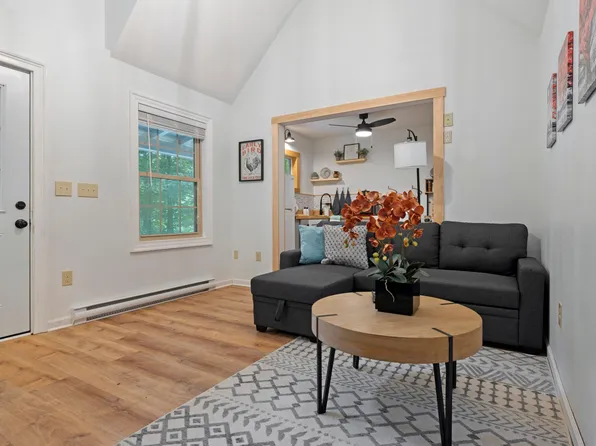 242 Reedy Ridge Rd, Hendersonville, NC 28792