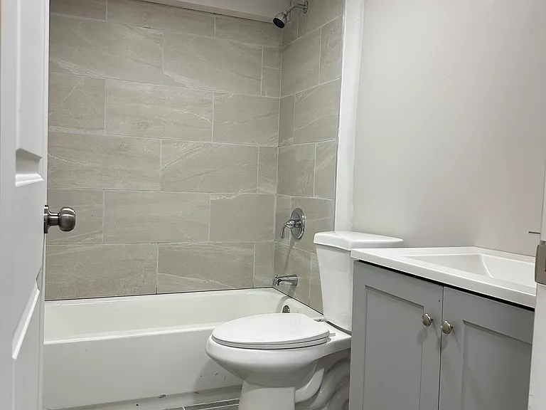 210 Port Ben Rd #5 — Photo 6