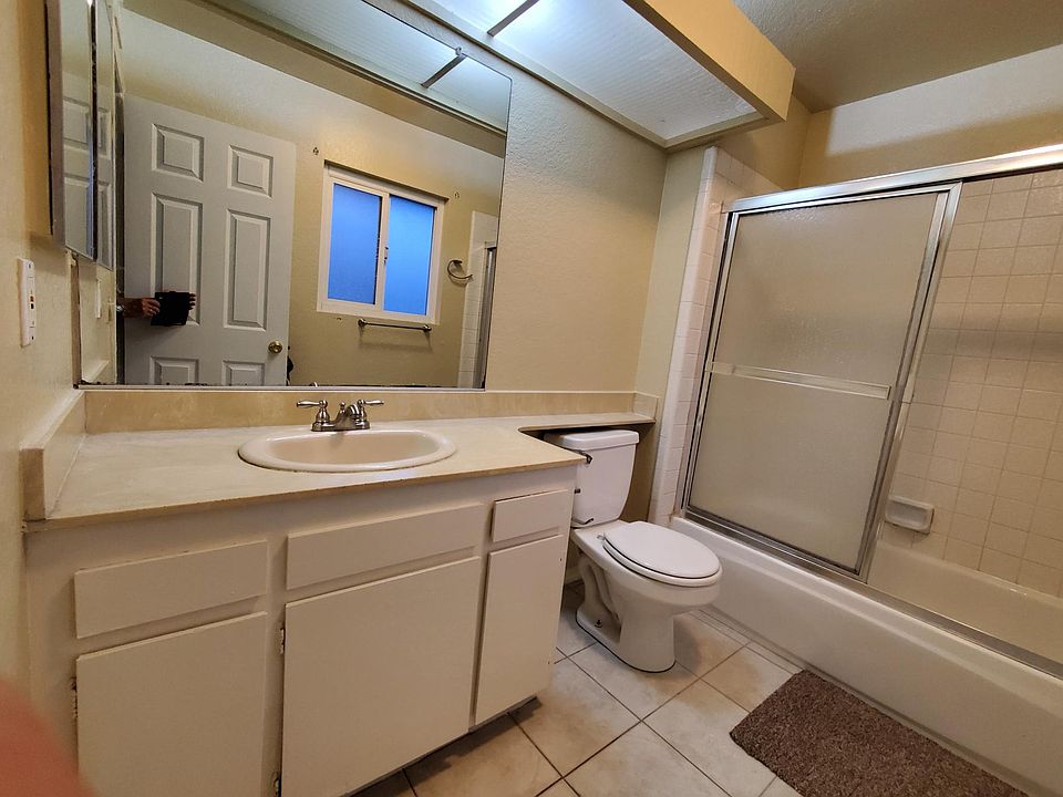 Rear Master Bathroom.