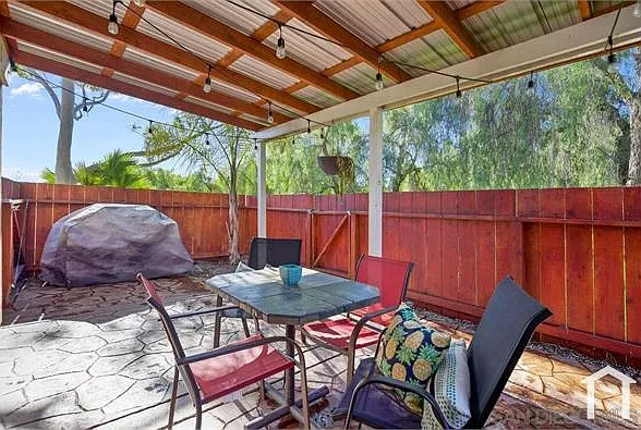 2095 Manzana Way — Photo 15