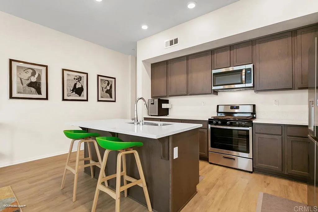 2 bed, 2.5 bath, 1192 sqft, $3,600 — Photo 3