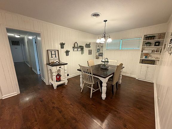 3rd image of 372 Dogwood Dr