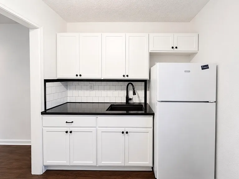 1722 N Lindsay Ave #3 — Photo 2