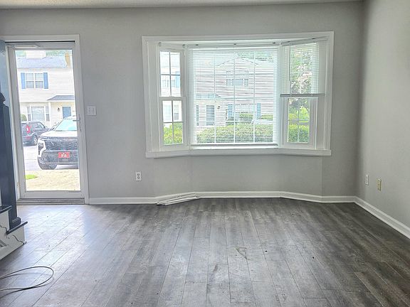 4th image of 3902 Sterling Pointe Dr Unit Cc6