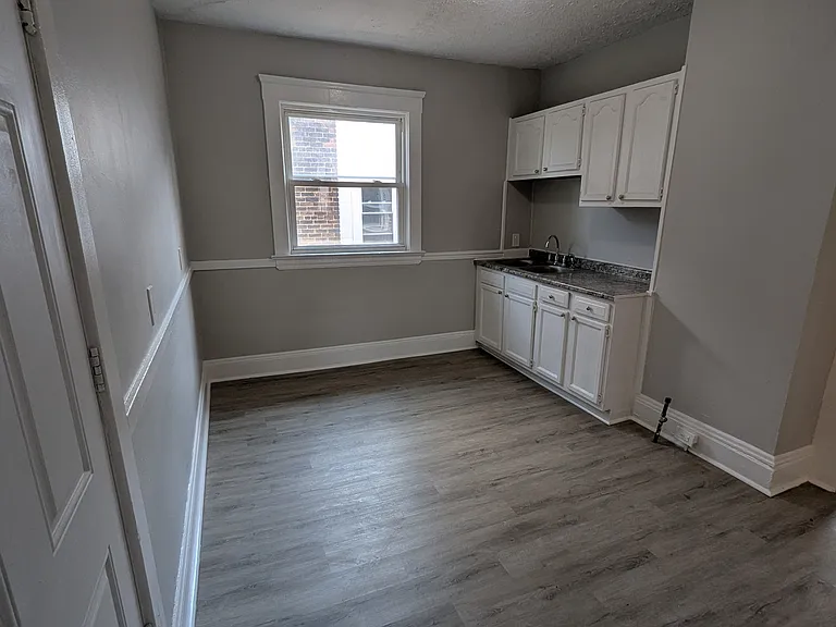 10809 Reno Ave #UP — Photo 2