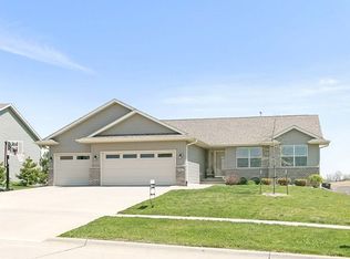 905 Horizon Dr, Tiffin, IA 52340