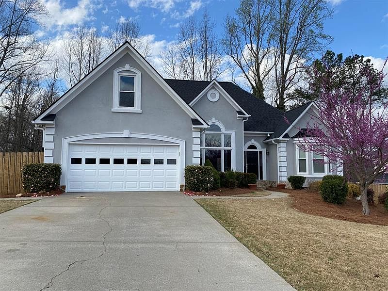 1st image of 975 Fox Meadow Ln