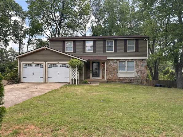 1055 Worthington Hills Dr, Roswell, GA 30076