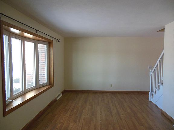 4th image of 1553 Ivory Dr #1553