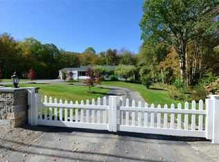811 Chopmist Hill Rd, Scituate, RI 02857