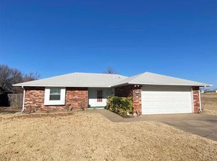 333 Lansbrook Rd, Ponca City, OK 74601