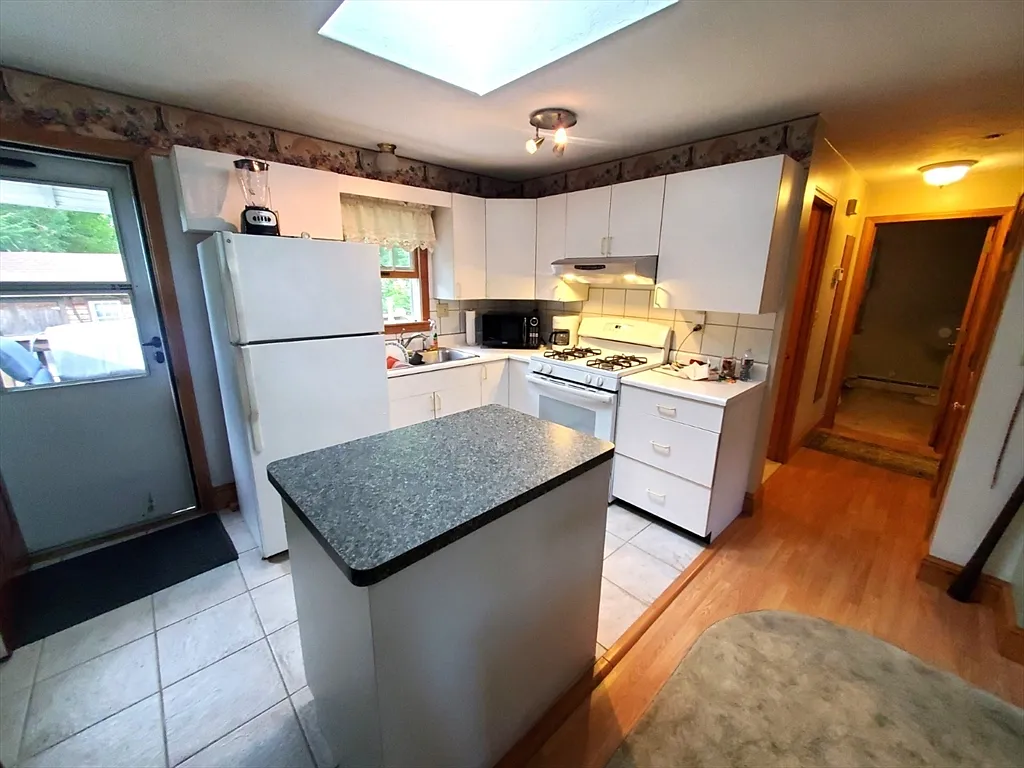 1 bed, 1.0 bath, 500 sqft, $1,800 — Photo 1