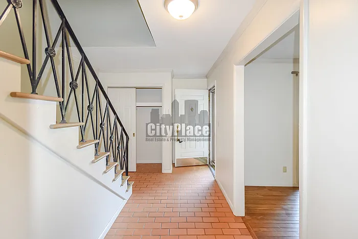 2 bed, 2.5 bath, 2500 sqft, $1,975 — Photo 4