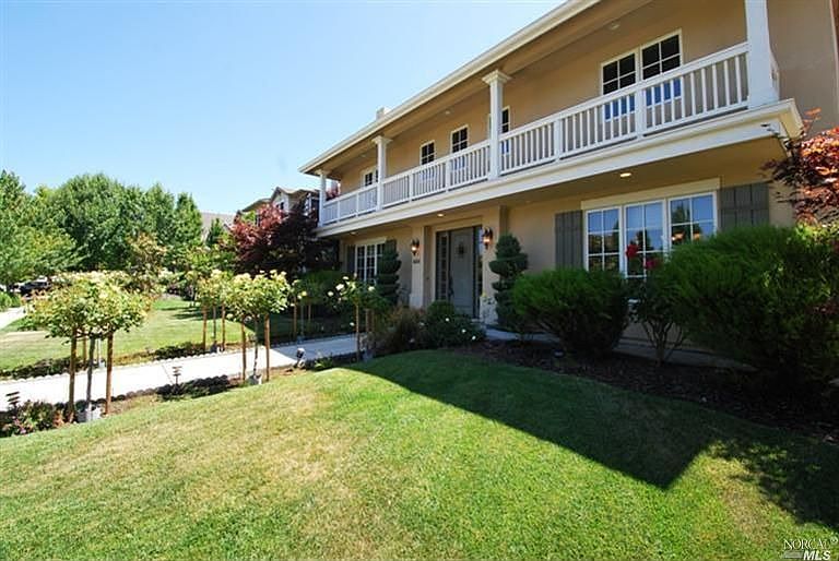 1st image of 600 6th St E