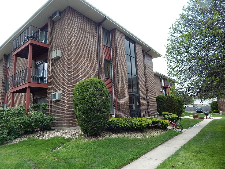 1st image of 15822 Terrace Dr Unit 3