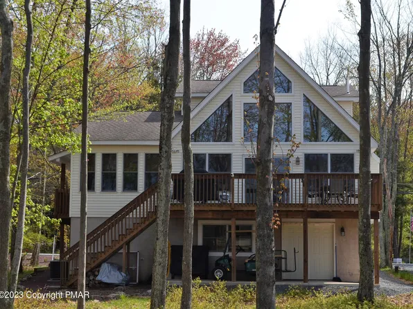 320 N Arrow Dr, Pocono Lake, PA 18347