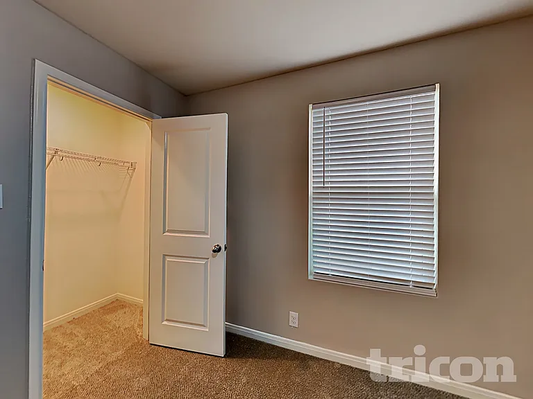 4945 Hallies Gdn — Photo 11