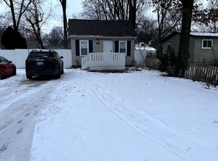 2817 Dean Dr, Highland, MI 48356