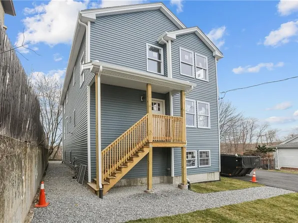 284 High St, Woonsocket, RI 02895