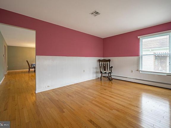 3rd image of 14 Burgess Ct