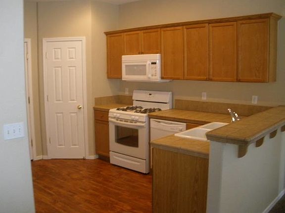 4th image of 3450 Niblick Dr