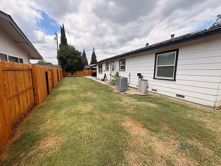 1035 S Woodland St — Photo 12