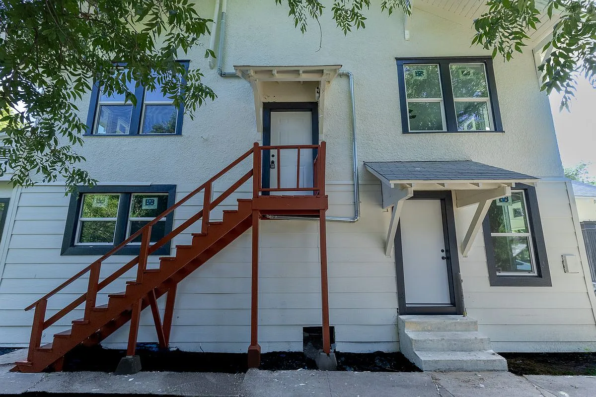 4 bed, 1.0 bath, 1400 sqft, $1,800 — Photo 4