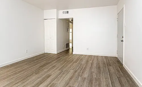 Parkvue Flats — Photo 8