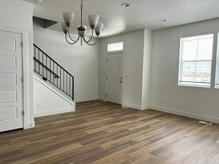 2025 S Sawmill Blvd — Photo 8