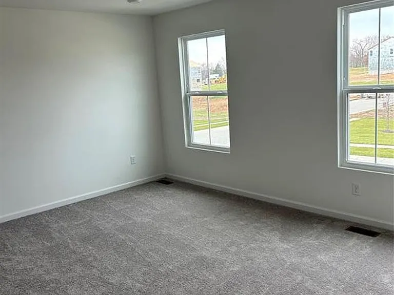 60 Mora Blvd — Photo 10