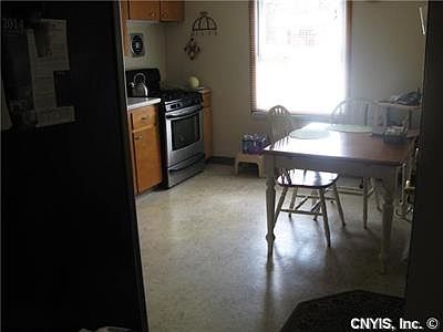 4th image of 301 Crestwood Dr