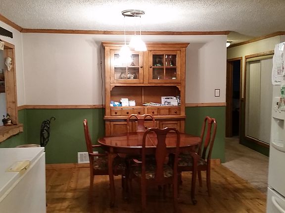Eat-in kitchen