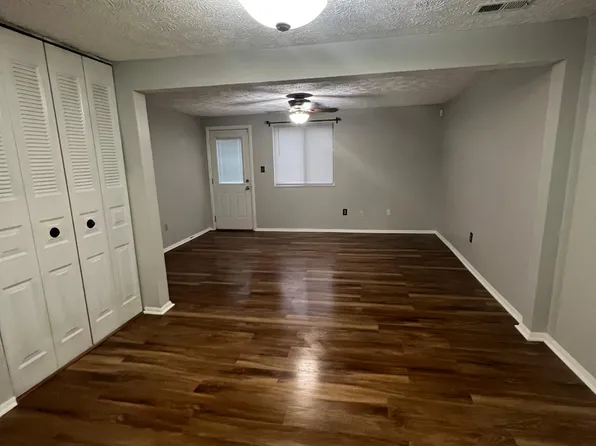 16 Christine Ct, Hampton, VA 23666