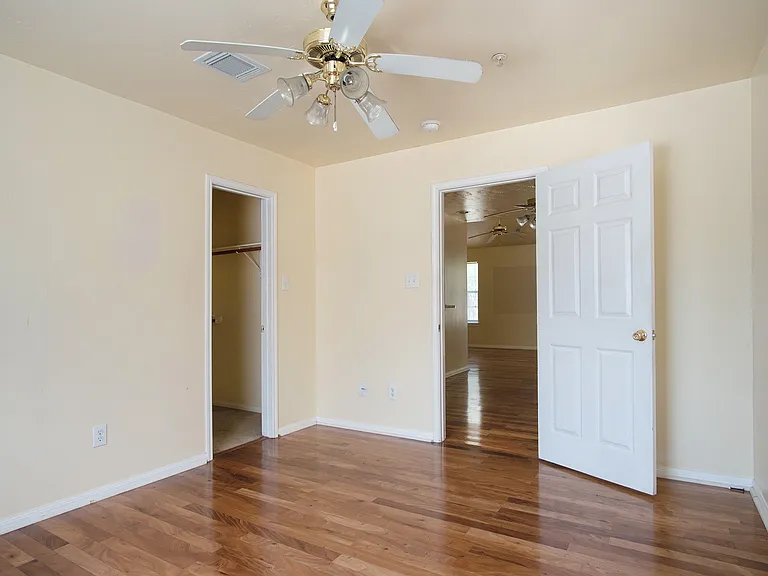 1209 Lovett St — Photo 12