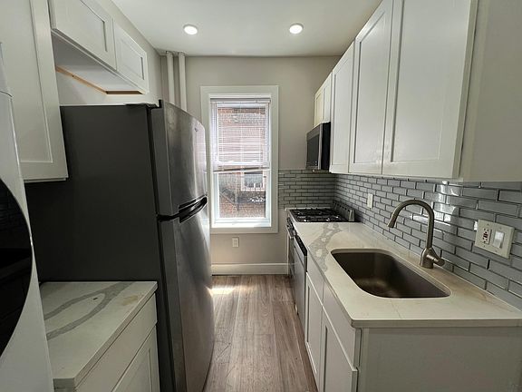 2nd image of 3143 Kennedy Blvd #301