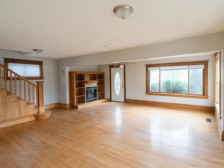 1321 3rd Ave NW — Photo 3