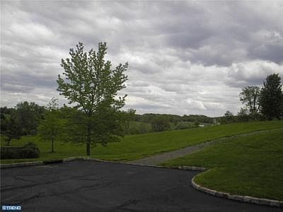 3rd image of 410 Hunt Dr