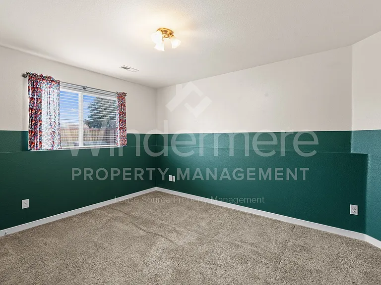 909 E 1st Ave — Photo 33