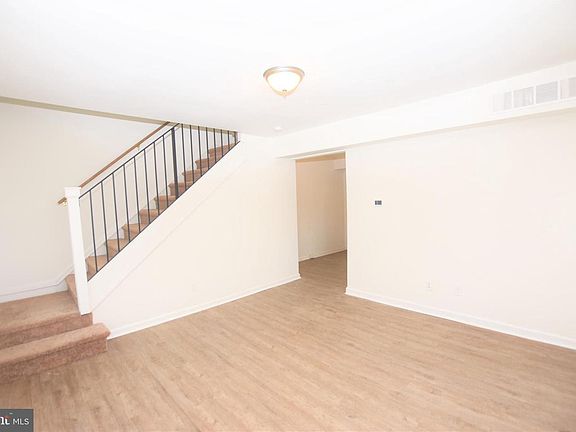 3rd image of 28 4th Ave