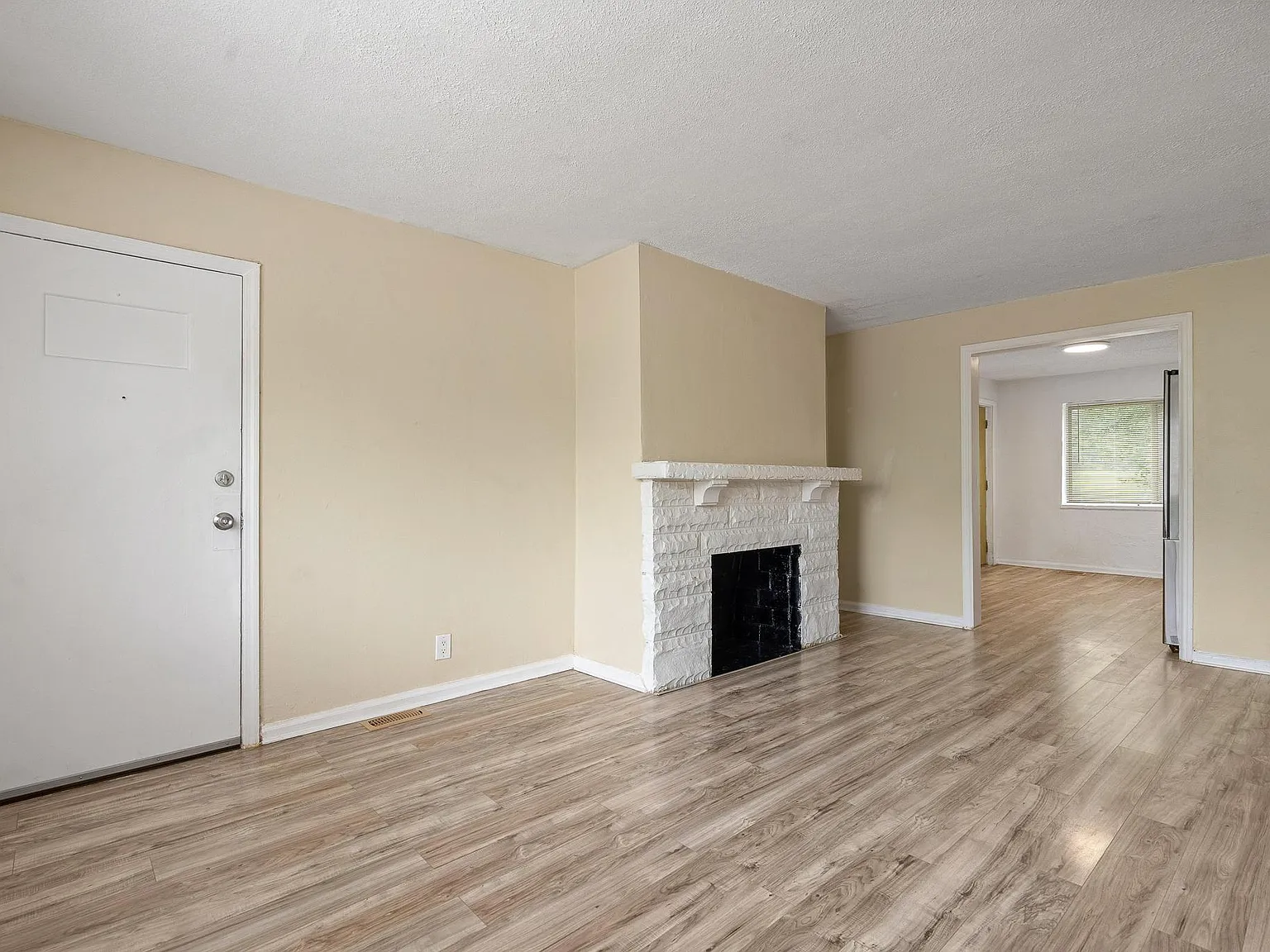 2 bed, 900 sqft, $800 — Photo 2