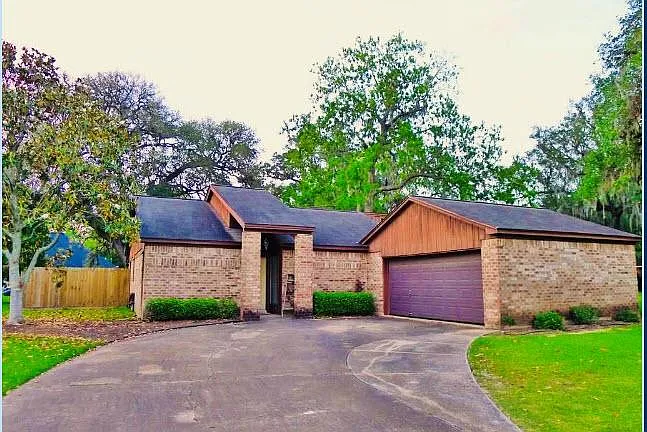 3 bed, 1582 sqft, $1,745 — Photo 1
