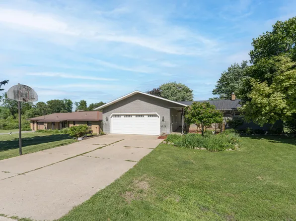 2937 Loehrs Landing Dr, Hastings, MI 49058