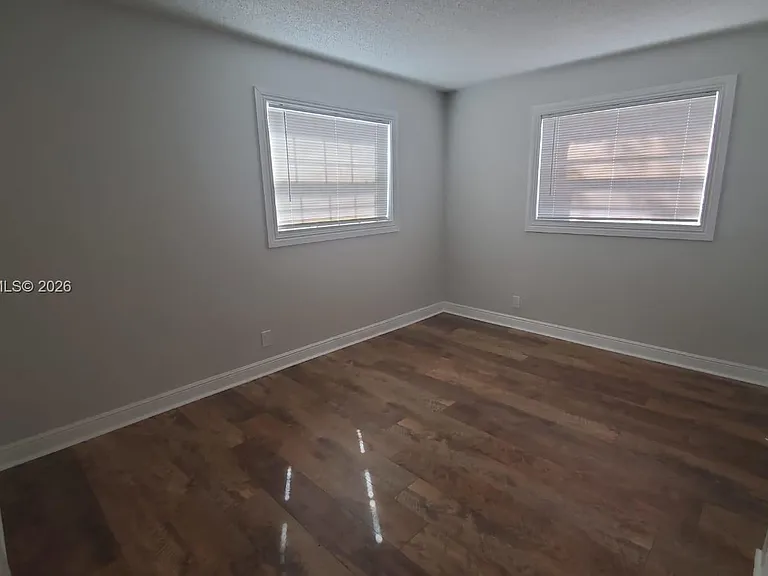 35 NE 13th St #1 — Photo 16